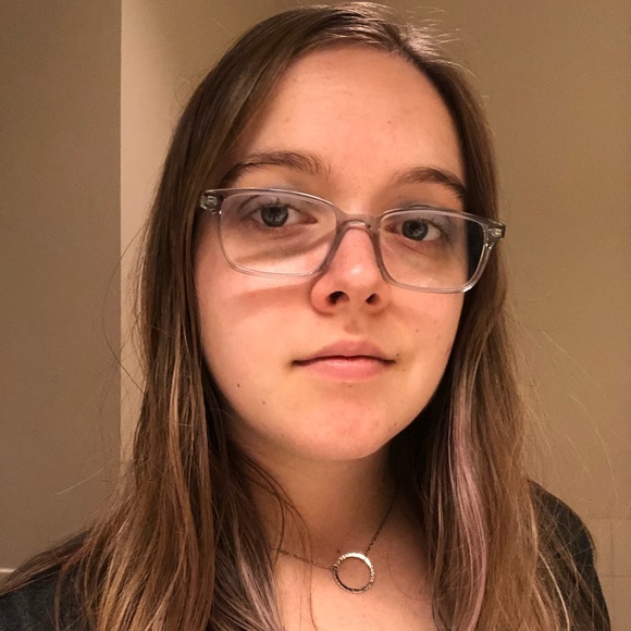 Meet your Posher, Nicole - Picture 2 of 4